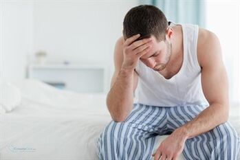 Starke Beschwerden gehören zu den Symptomen einer akuten Prostatitis.